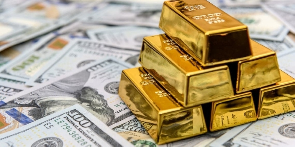 الذهب ينخفض متأثراً بصعود الدولار وزيادة العائد على سندات الخزانة الأمريكية