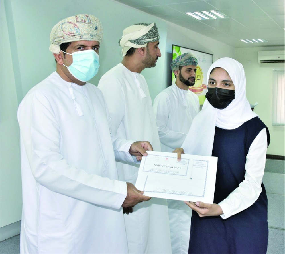 تكريم المجيدين في أدوات برامج
التنمية المعرفية بتعليمية الداخلية