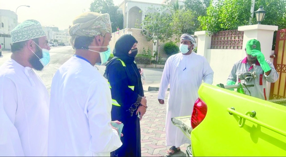 «صحية مسقط» تواصل جهود مكافحة البعوضة الزاعجة