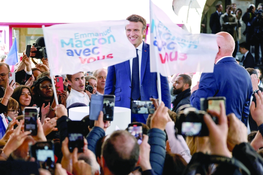 ماكرون ولوبن يلقيان بثقلهما في المعركة الأخيرة من حملة الانتخابات الرئاسية الفرنسية