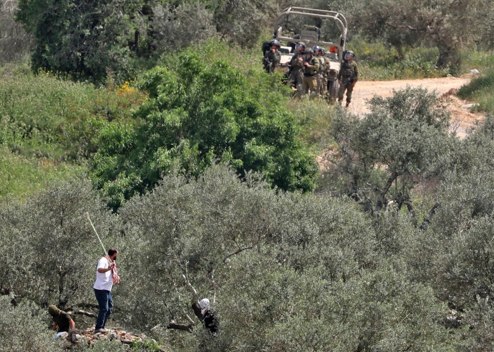 إسرائيل تمنع فلسطينيي غزة من العمل على أراضيها بعد هجمات صاروخية