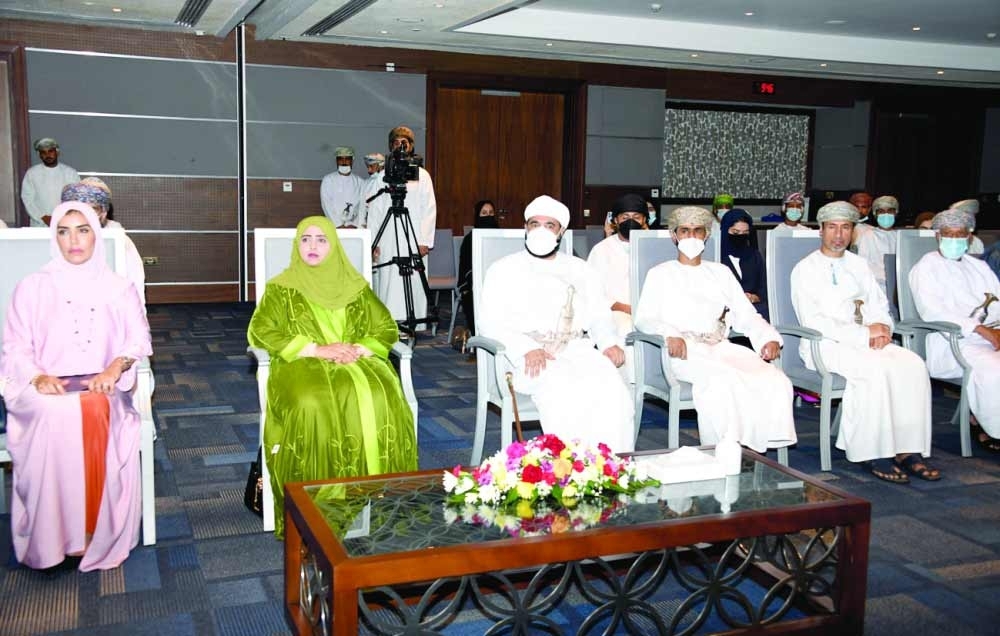 «الأوقاف» تطلق النسخة الأولى من مصحف مسقط بطريقة «برايل» للمكفوفين