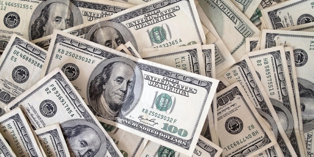 الدولار الأمريكي يتراجع 13%