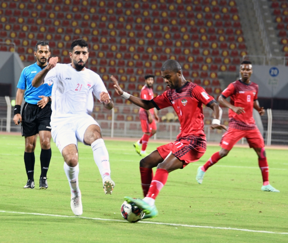 المصنعة ونادي عمان يتقاسمان نقاط المباراة بالتعادل السلبي