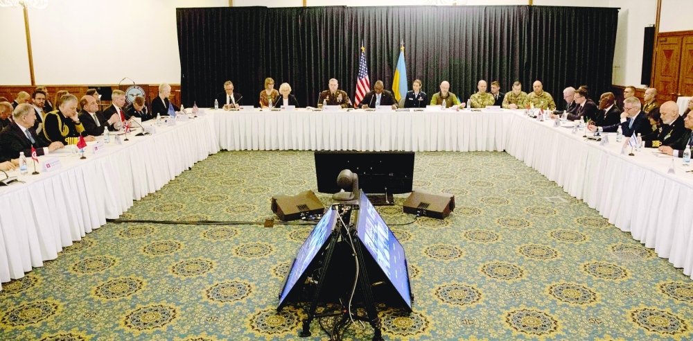 واشنطن تجتمع بحلفائها لتسليح أوكرانيا ..وموسكو تحذر من حرب عالمية