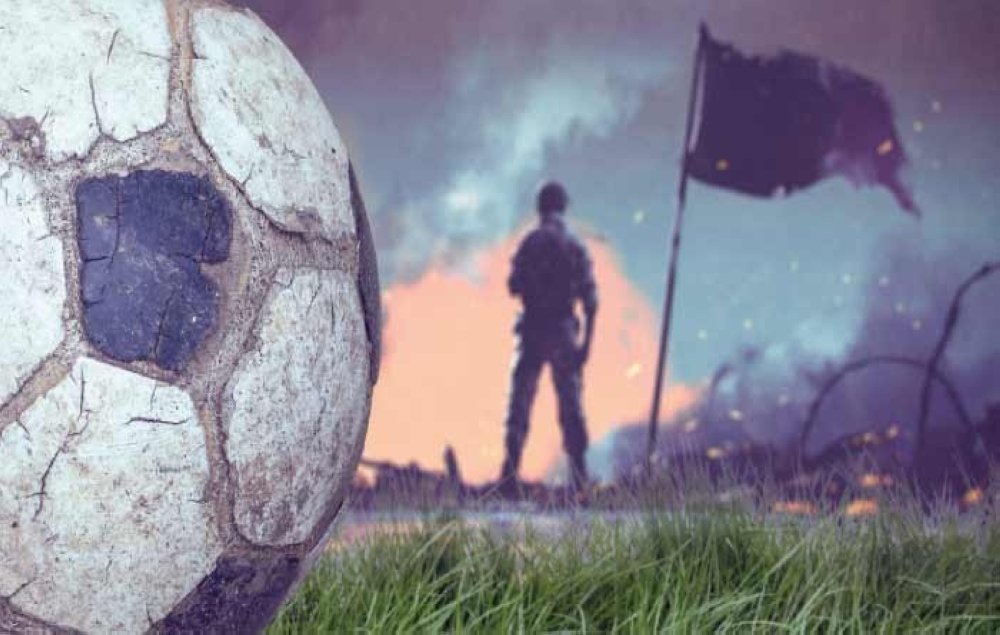 كرة القدم: لعبة سلام ومحبة؟ أم لعبة كراهية وحروب؟ تأملات في علاقة كرة القدم بالأدب