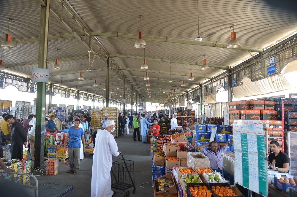 أكثر من 17 ألف طن من الخضروات والفواكه بالسوق المركزي