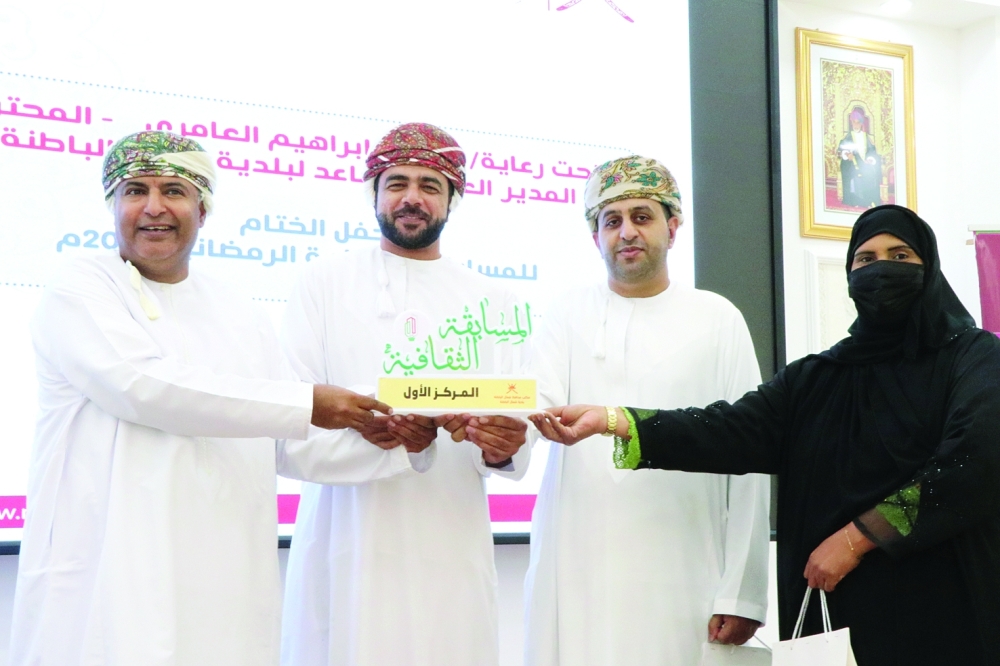 تتويج مكتب والي صحار في المسابقات الرمضانية بشمال الباطنة