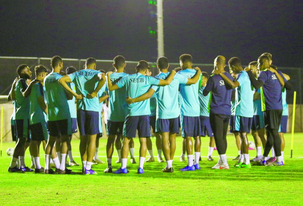 سباق التتويج باللقب يضاعف الجهود.. ومعطيات معقدة في حسبة الهبوط