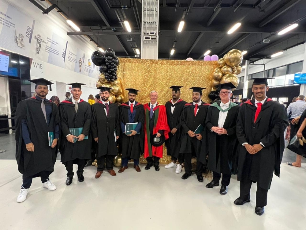 الكلية العالمية للهندسة والتكنولوجيا تخرج أول دفعة ماجستير بالمملكة المتحدة