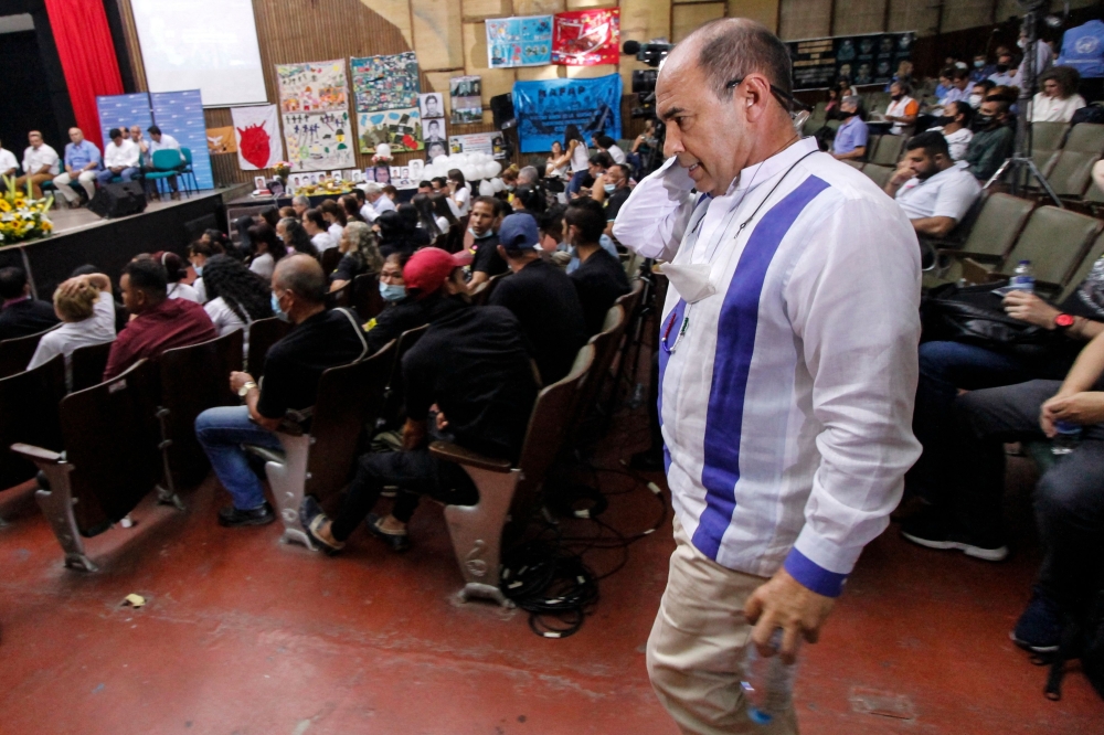 بحضور أقارب للضحايا في بلدة أوكانيا
جنرال يعترف بمسؤوليته في مجازر ضد مدنيين في كولومبيا