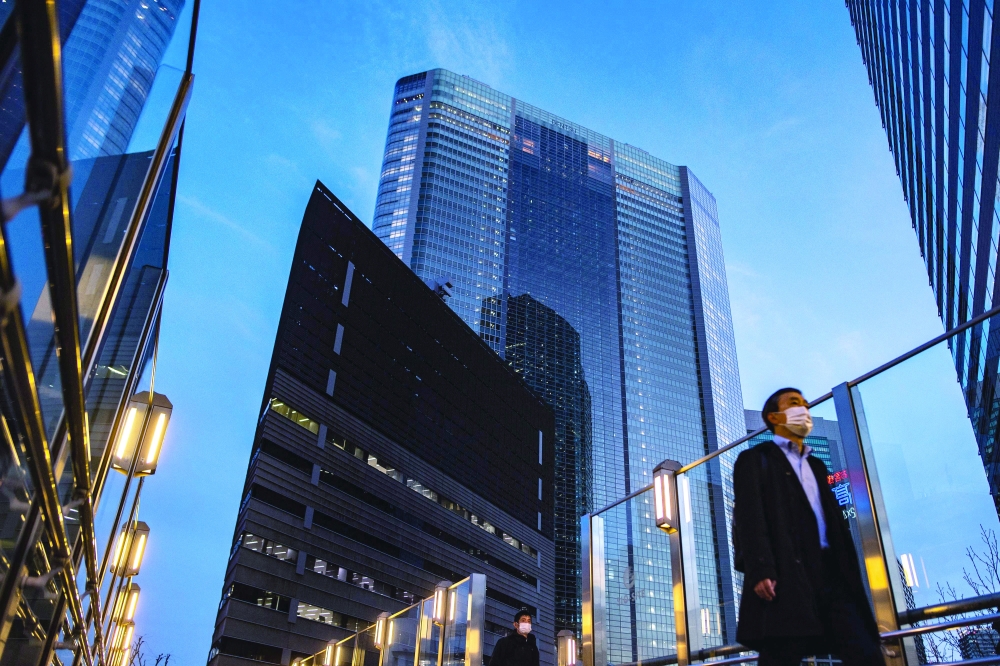 تراجع الين أمام الدولار إلى أقل مستوياته منذ 2002