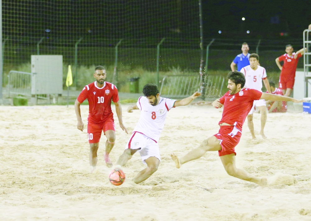 منتخبنا لقدم الشاطئية يفوز على البحرين برباعية وديا