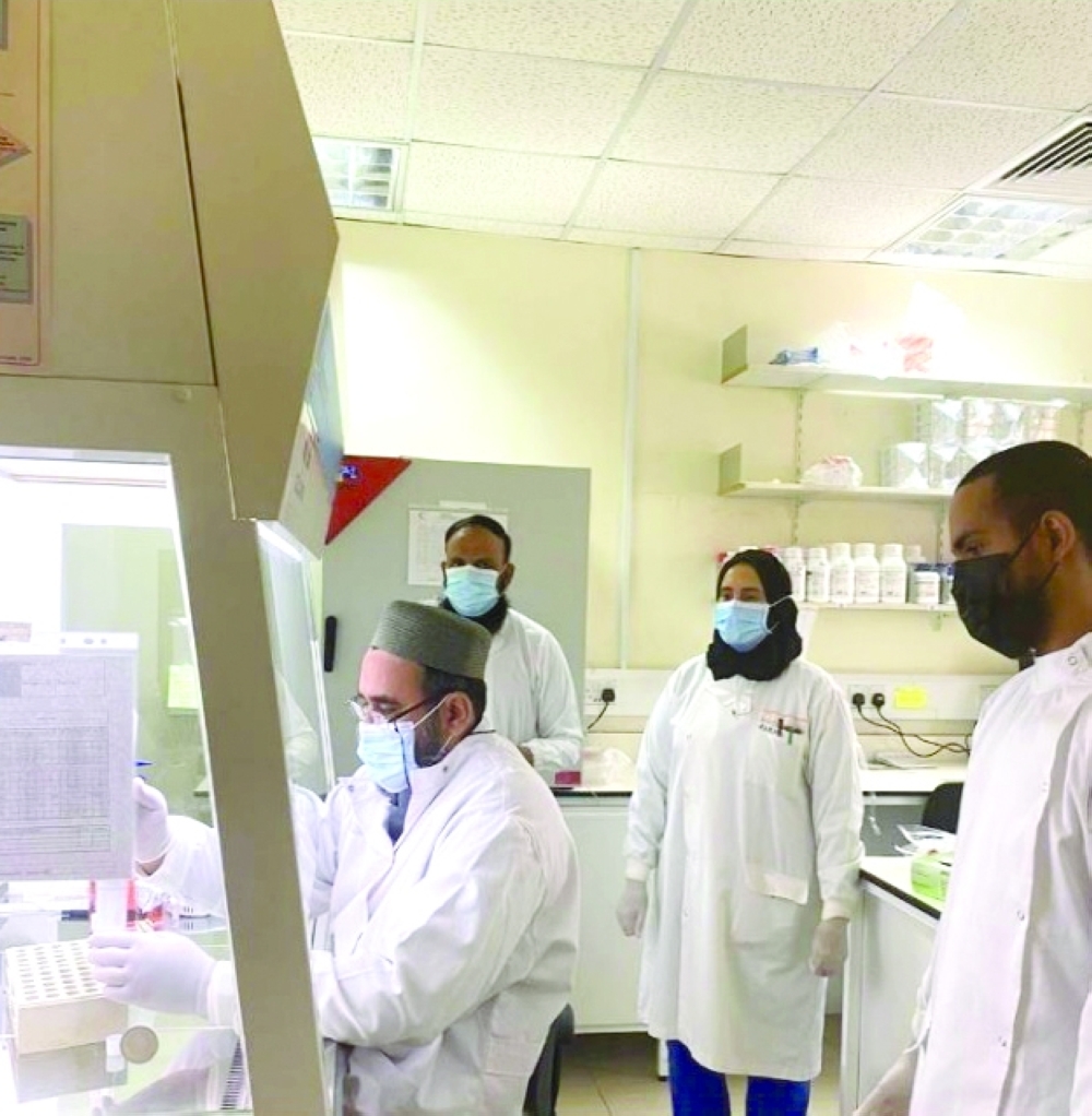 خبراء يدعمون جهود المختبر المركزي في التقصي ومكافحة شلل الأطفال