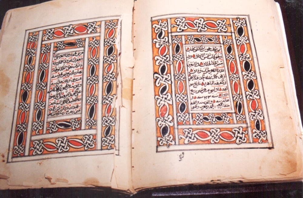 أضاميم.. “قناديل المعرفة” أوقدتها رمضاناً فأحيت أرواحاً ومخطوطات