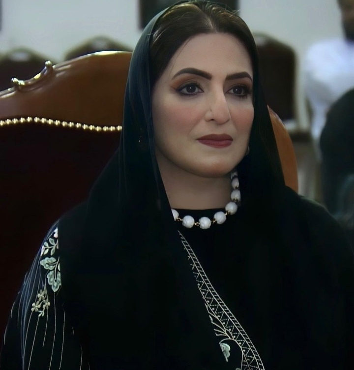 السيدة الجليلة تقدم دعم مادي لمبادرة فك كربة عبر مؤسسة عهد