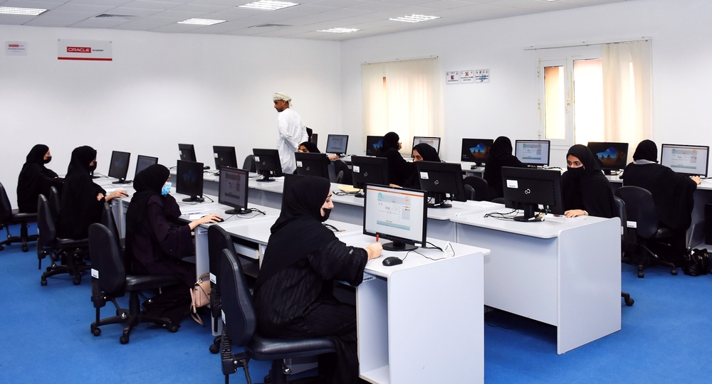 وزارة العمل تُجري اختبارات التوظيف للباحثين عن عمل بشمال الباطنة