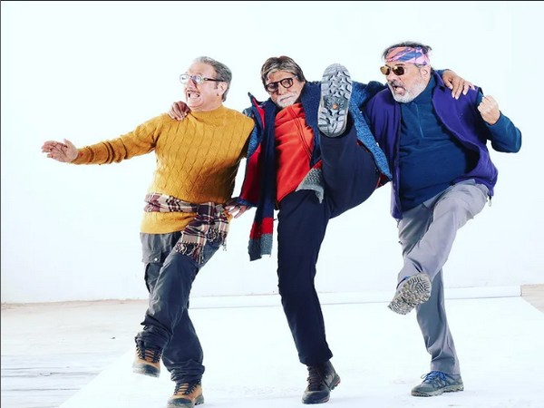 Amitabh Bachchan shares a candid picture with his 'Uunchai' co-stars