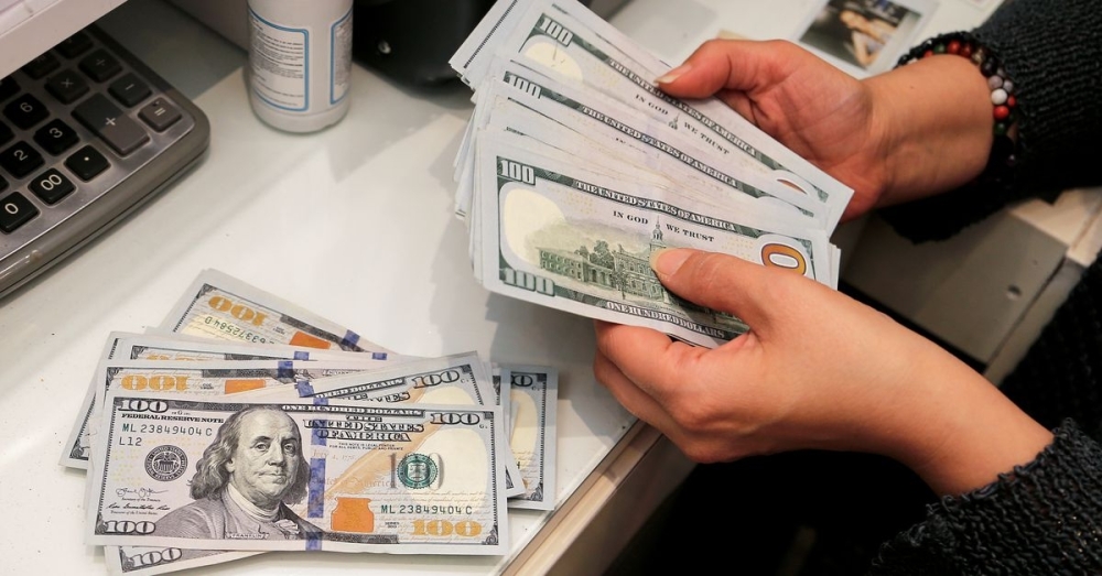 لماذا يُهيمِن الدولار؟