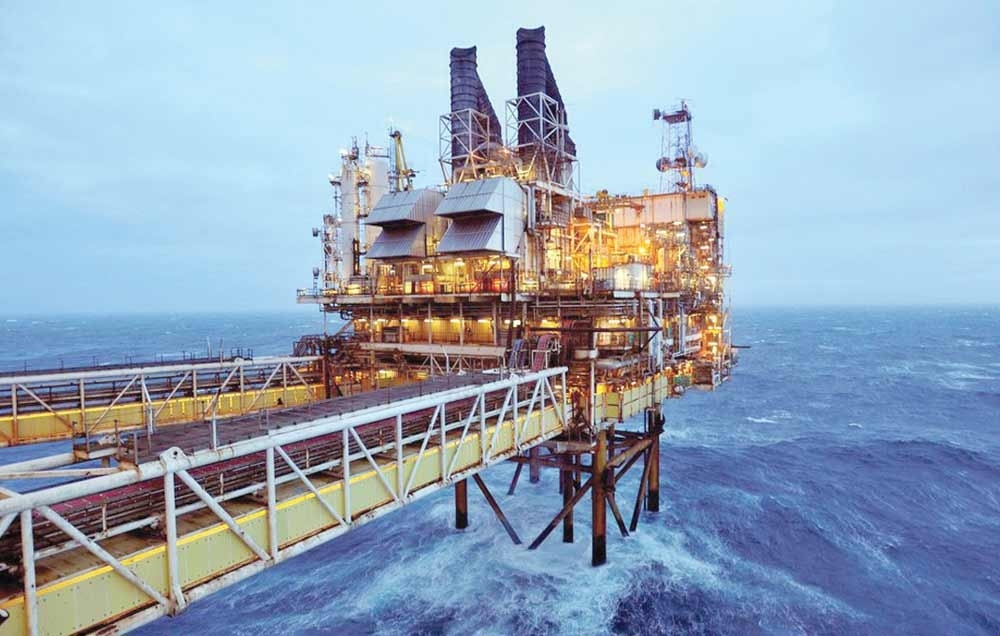 النفط يتراجع وسط مخاوف من تراجع الطلب بالصين