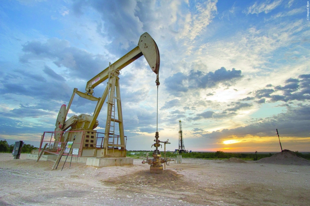 الاتحاد الأوروبي يكشف عن خطة لحظر واردات النفط الروسي بحلول نهاية العام