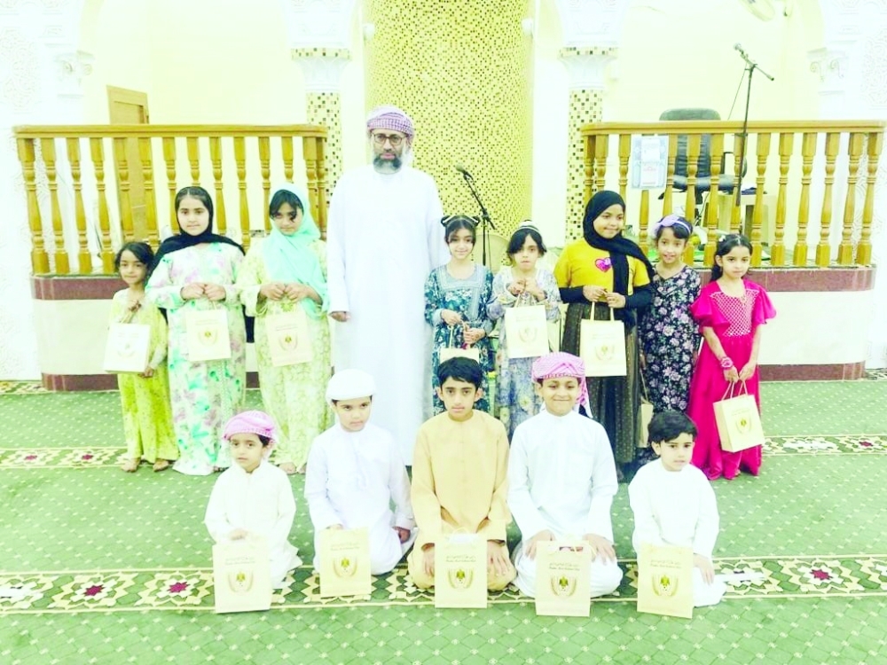 تكريم الفائزين في مسابقة القرآن الكريم وعلومه بمسندم