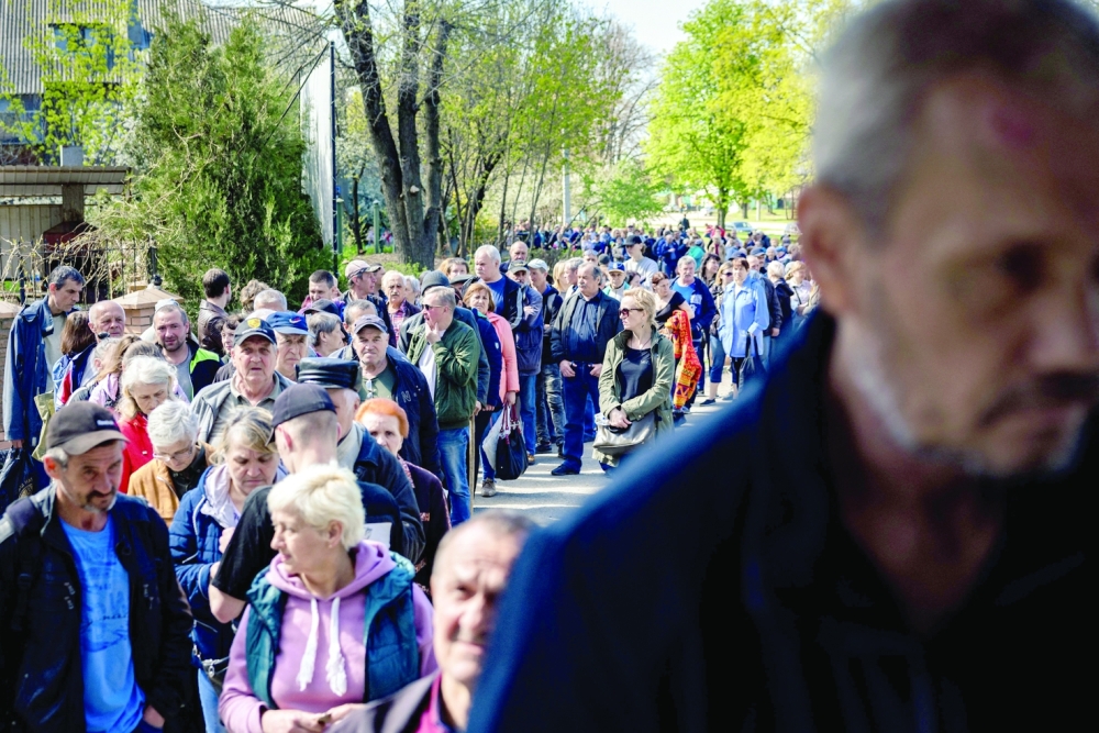 اوروبا تعتزم حظر النفط الروسي وموسكو تضرب في عمق غرب اوكرانيا
