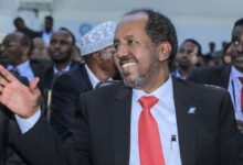 المجتمع الدولي يشيد بالانتخابات ويؤكد تعزيز الاستقرار
حسن شيخ محمود رئيسا جديدا للصومال رافعا شعار السلام