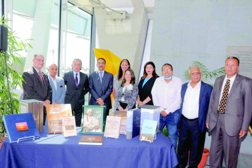 موسوعتين عمانيتين عن التاريخ والجغرافيا مهداة لمكتبة الإسكندرية