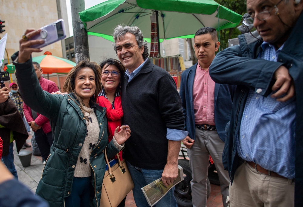 الكولومبيون يتوجهون إلى صناديق الاقتراع للإدلاء بأصواتهم في انتخابات رئاسية