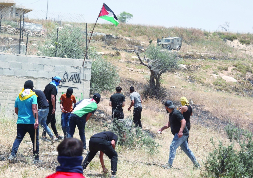 اشتية: اسرائيل تجاوزت كل الخطوط الحمراء.. وحماس تؤكد على حق الرد