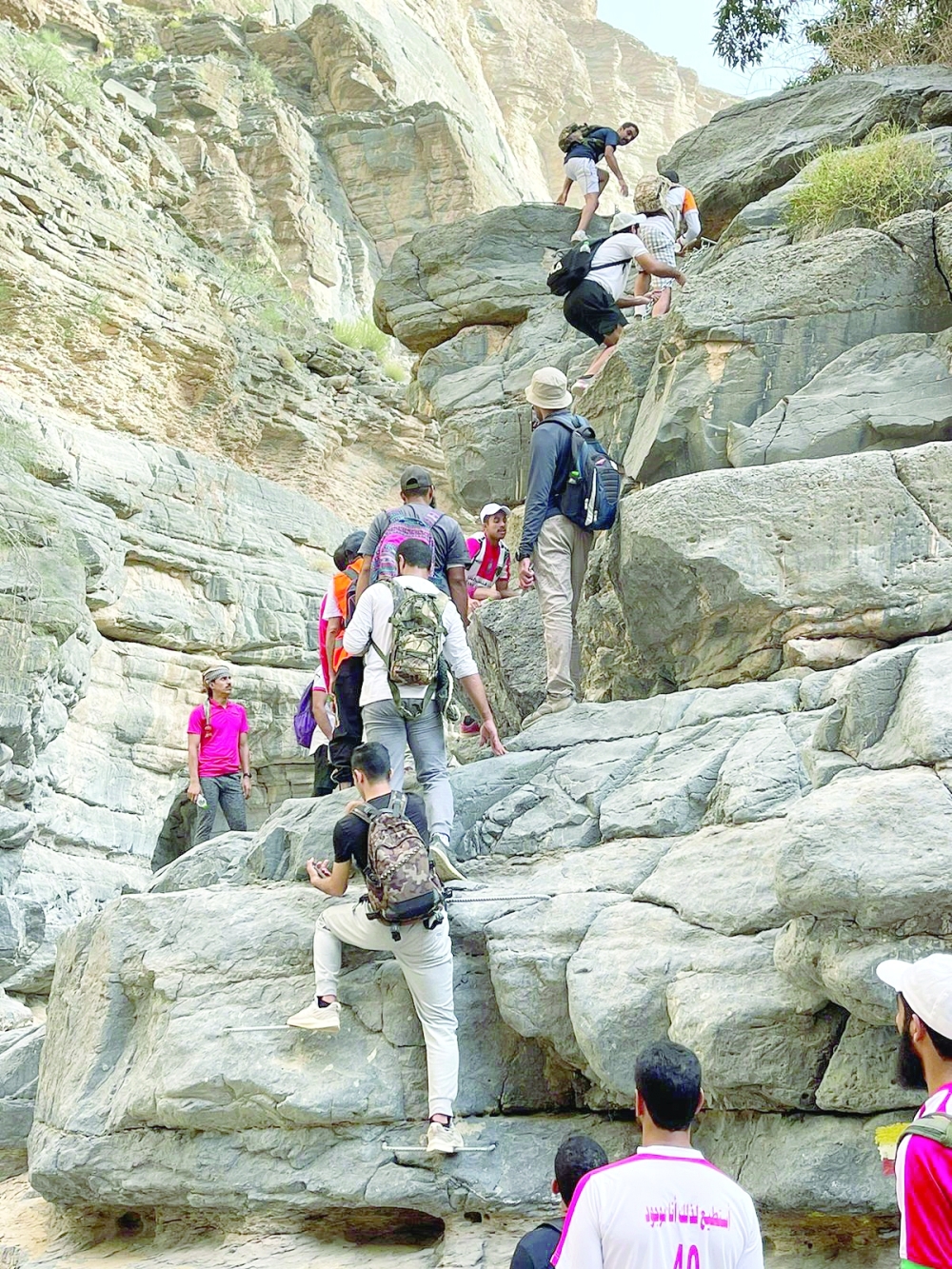 ١٠٧ مغامرين في المسير الجبلي بالحمراء
