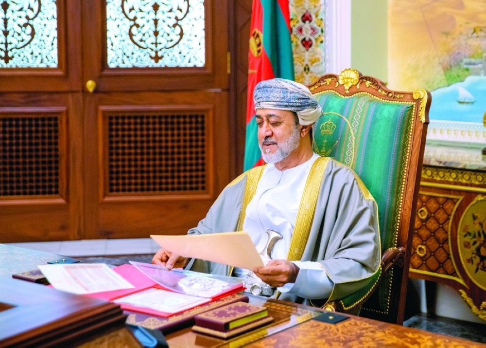 جلالة السلطان يوجه بعدد من المبادرات والإعفاءات بتكلفة (۱۳۰) مليون ريال