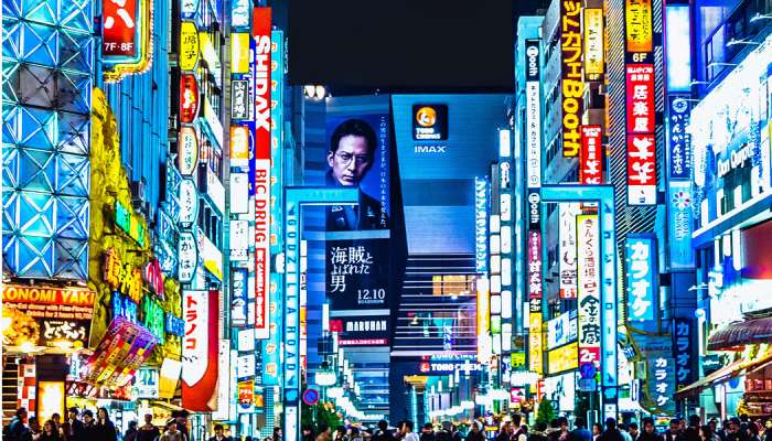 Colourful urban environments, even in virtual reality, boosts happiness