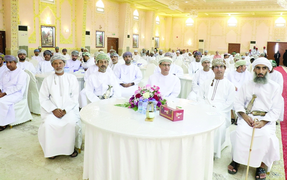 تخريج دفعة من طلبة الدمج العقلي بجنوب الباطنة