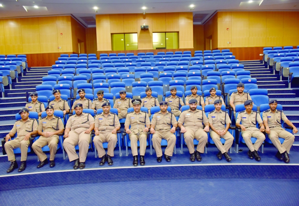 شرطة جنوب الباطنة ومسقط تختتمان برامج تدريبية