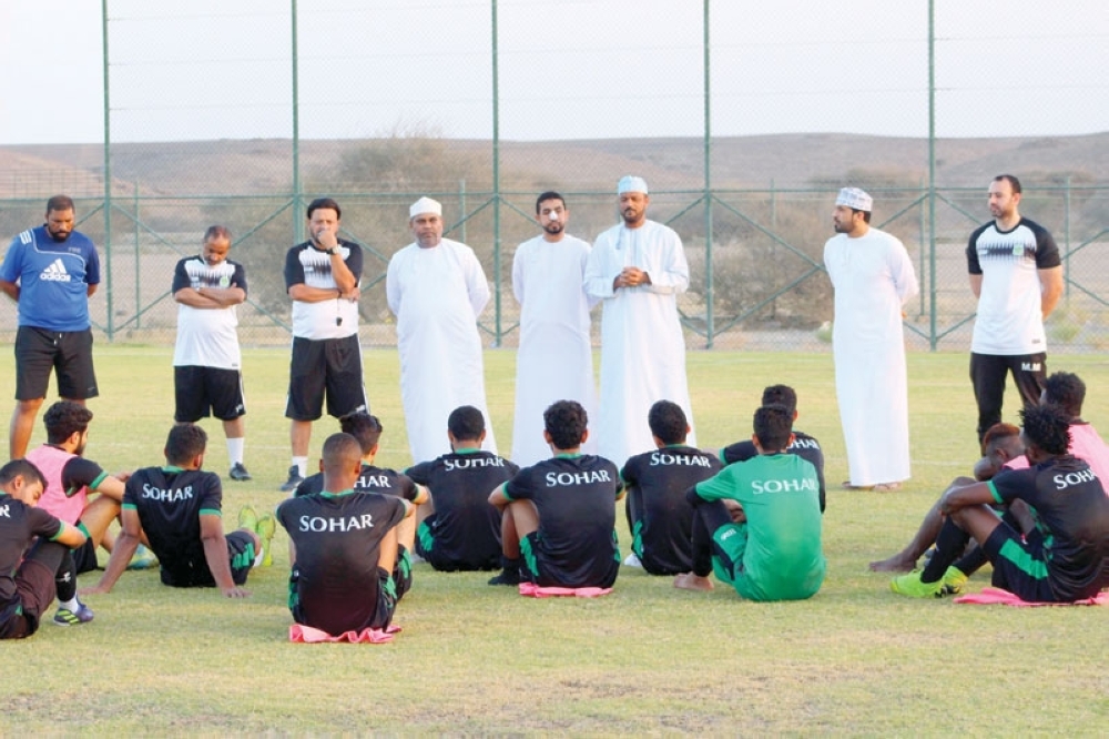 اللاهوري يقود صحار لجمع 35 نقطة في 21 مباراة بدوري عمانتل