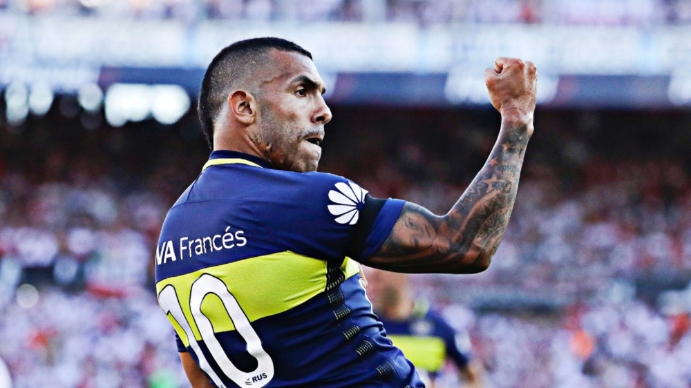 الأرجنتيني تيفيس يعلن اعتزاله كرة القدم