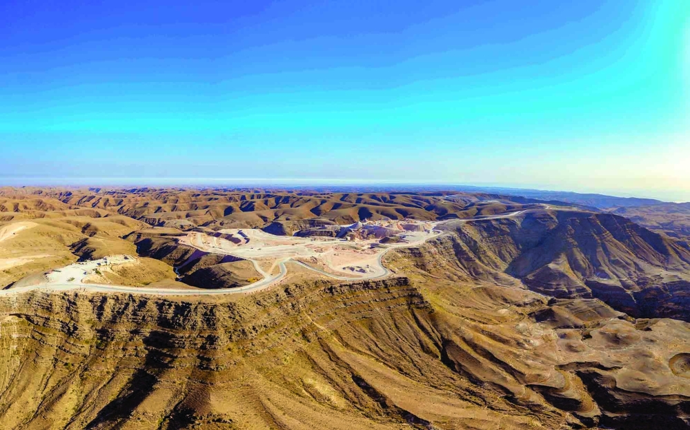 اقتصار التعاقد من الباطن مع الغير على الأعمال الفنية والتشغيلية لاستخراج الخامات المعدنية