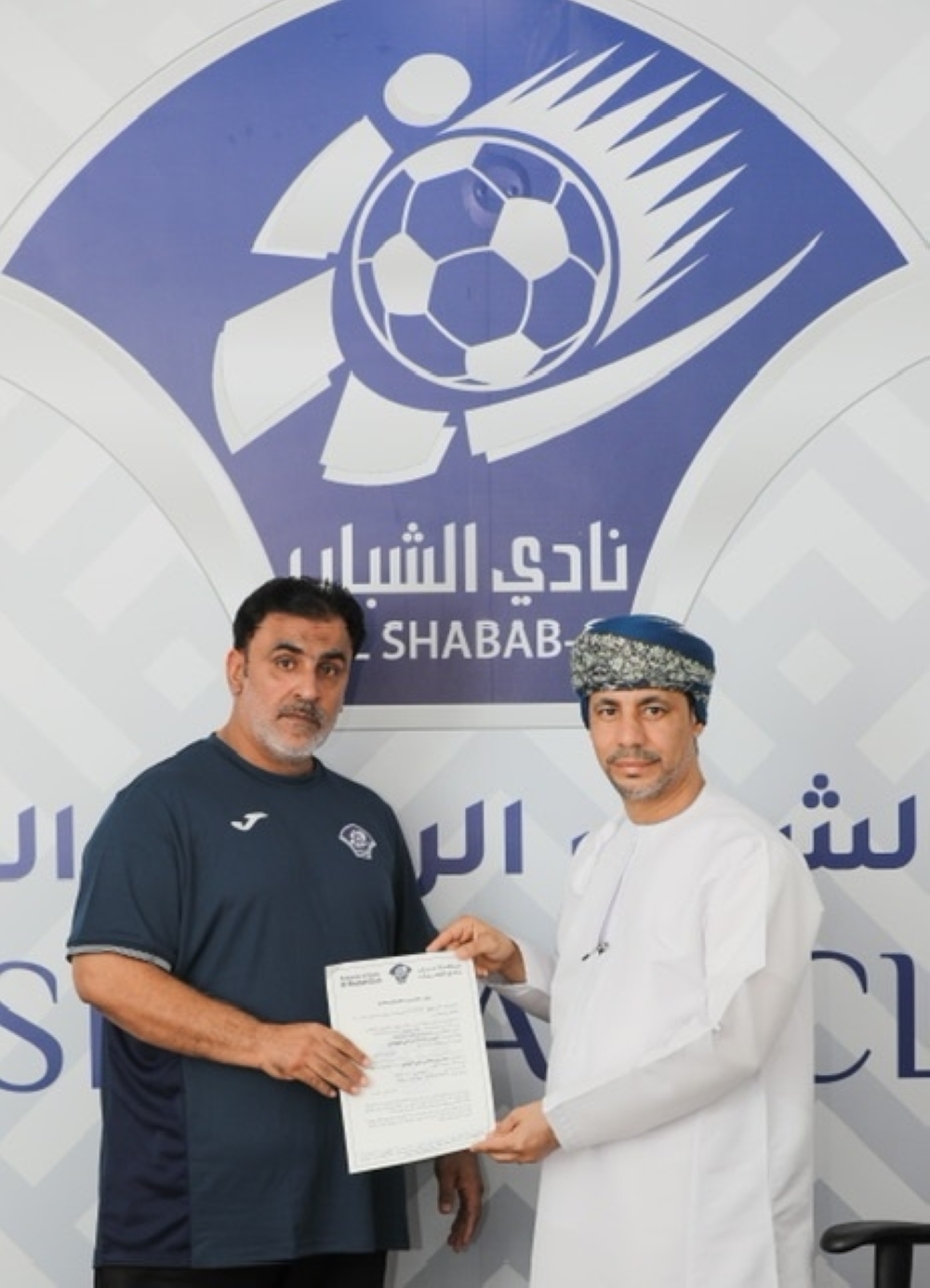 الشباب يجدّد للمدرب حسن رستم