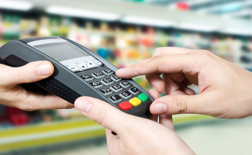 “الدفع الإلكتروني”.. دقة وسهولة في التعاملات المالية ومشكلات تنتظر الحلول