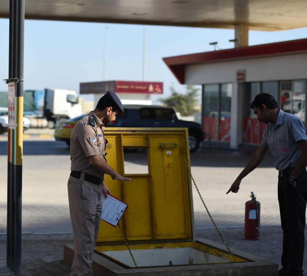 «الدفاع المدني » تدعو قائدي المركبات والعاملين بمحطات تعبئة الوقود التقيد باشتراطات السلامة