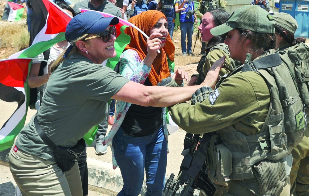 الرئاسة الفلسطينية تدعو الإدارة الأمريكية الى ردع الجرائم الاسرئيلية قبل فوات الأوان
المستوطنون يواصلون انتهاك حرمات المسجد الأقصى تحت حماية شرطة الاحتلال