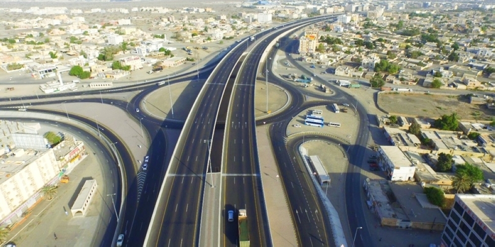 إسناد مشروع تأهيل طرق الخدمة بمنطقة فلج القبائل بصحار بأكثر من ٣ ملايين ريال عُماني