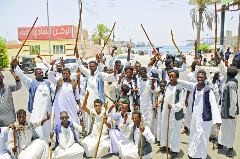 ممثل الامم المتحدة يحث على الوساطة ويدعو الأمن لحماية المدنيين
27 قتيلا في اشتباكات قبلية غرب وجنوب السودان