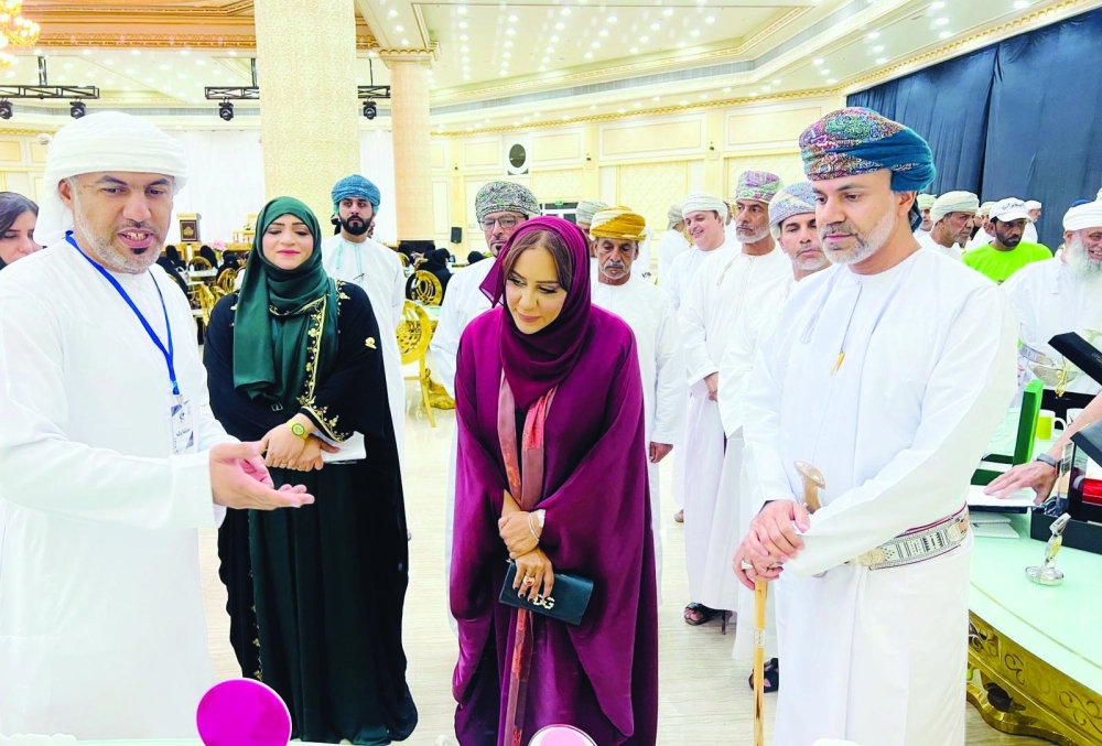 دور الشباب والفرق التطوعية في ملتقى «احتواء» بالبريمي