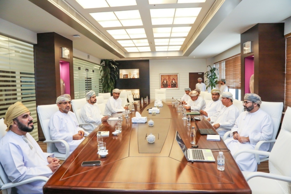 مناقشة التحديات التي تواجه قطاع صناعة الغذاء والخطط المستقبلية لشركة المطاحن العمانية