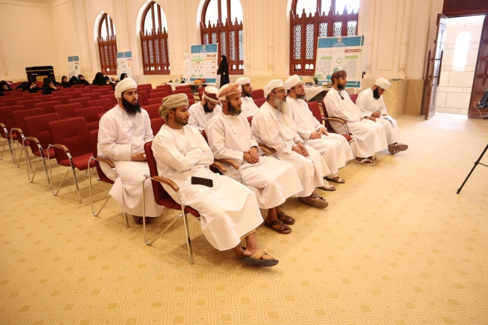 «ملتقى نسك» بنزوى يعرف بالطرق الصحيحة لأداء الشعائر الدينية