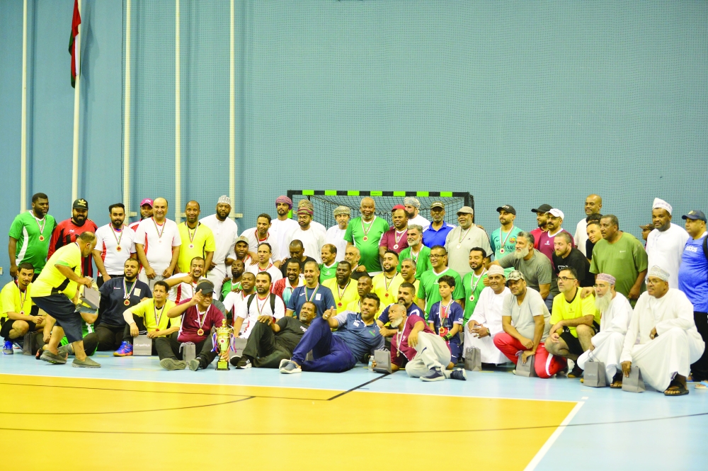 100 لاعب يستعيدون ذكريات اللعبة في الأندية والمنتخبات الوطنية