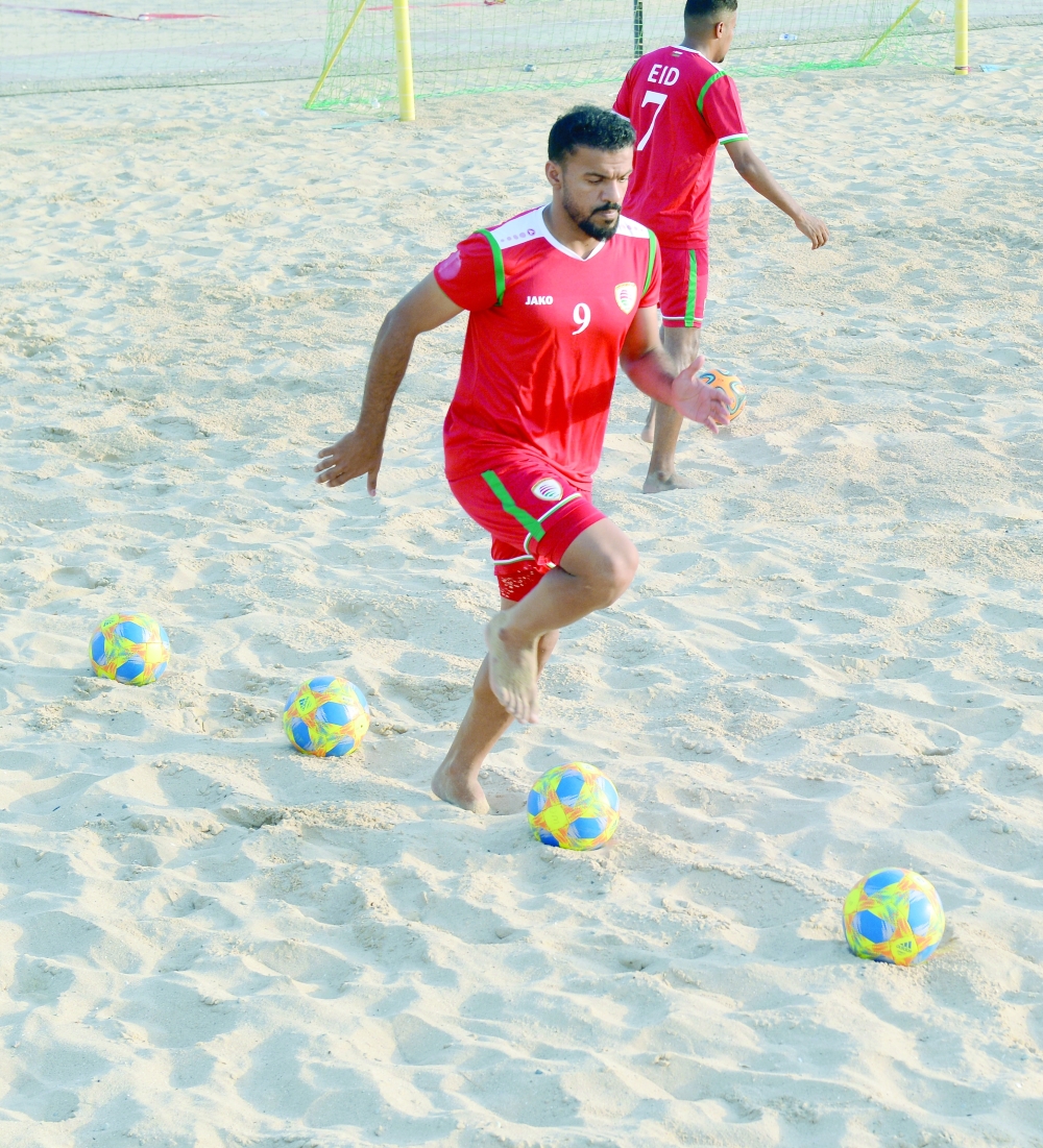 خالد العريمي: ضرورة استمرار دوري قدم الشاطئية